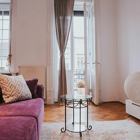 Neo Queen Apartment *