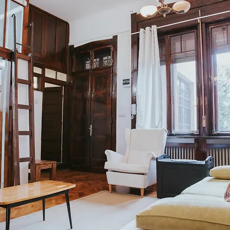 Neo Queen Apartment